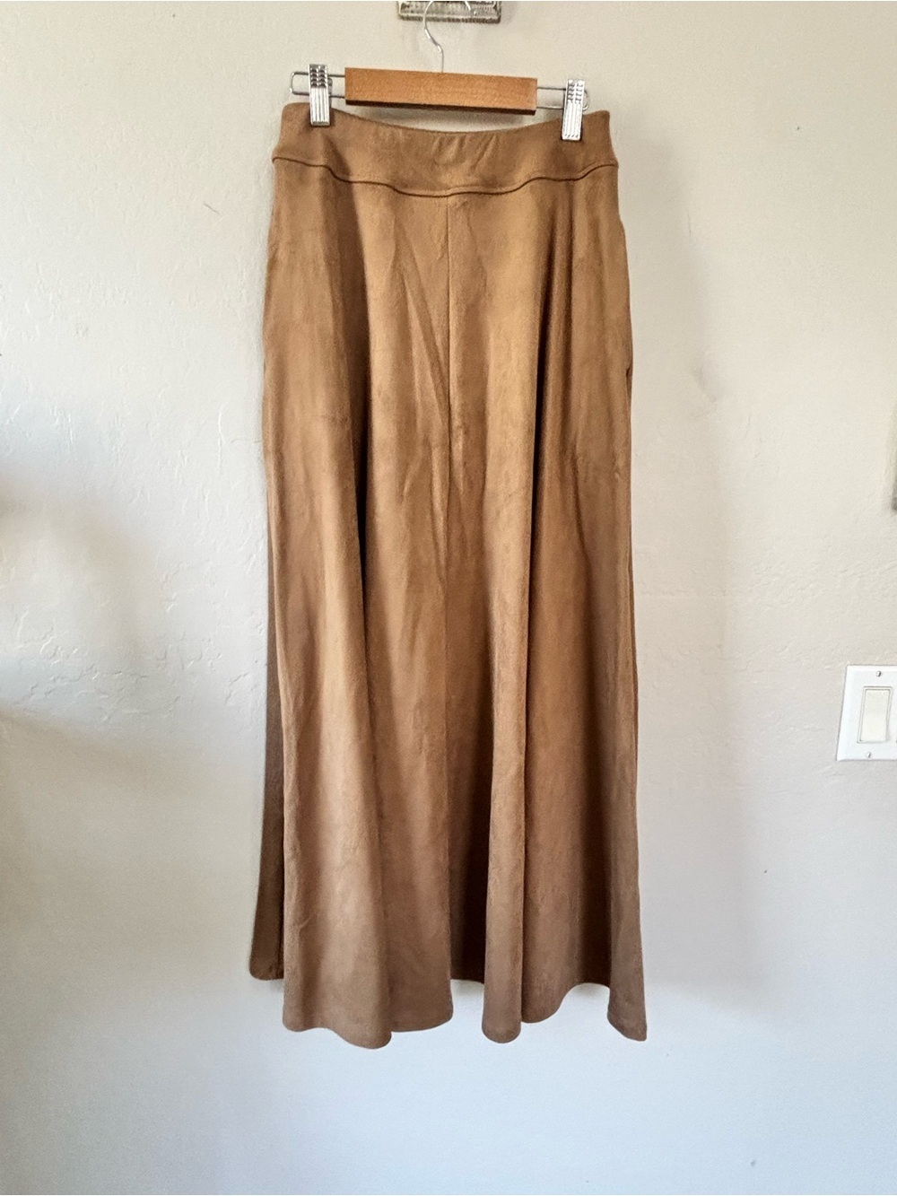 HALARA NWT High Waisted Suede Midi Casual Flare Skirt with Pockets - Picture 3 of 10